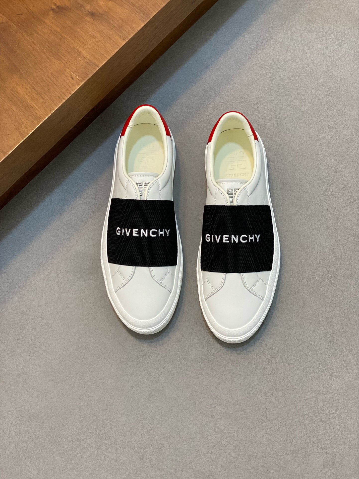 NO:218335,Brand GIVENCHY Color Original Color Number 39-44 Customized 38.45 Price Material Givenchy Top-grade Original Product!  The upper is sold simultaneously with cowhide and colored cloth water-dyed cowhide leather. Original outsole. The style is fashionable, simple and elegant. All-match style. Givenchy casual shoes. Givenchy, given, given, cowhide.19860909品牌GIVENCHY 颜色 原版配色 码数39-44定做38.45 价格 材质纪梵希顶级·原单货！精品好货专柜 同步发售鞋面采用牛皮搭配彩色布面水染牛皮里 原版大底 版型时尚简洁大方 百搭款,纪梵希休闲鞋,givenchy,givenchy,cowhide,Men's shoes