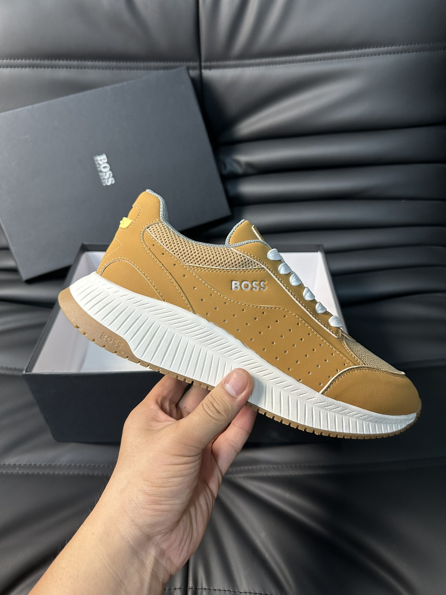 Boss nuevos entrenadores casuales para hombres, este elegante entrenador está decorado con una lengü