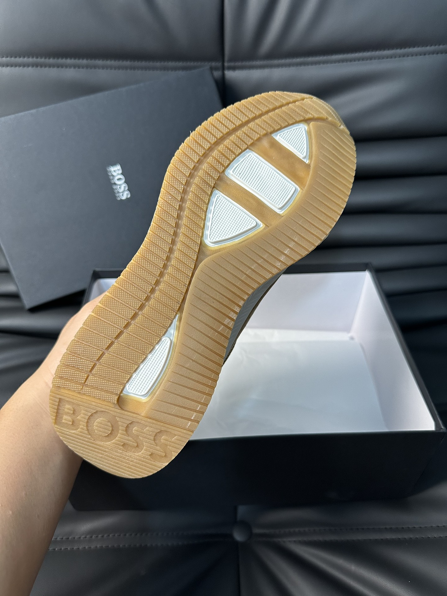 Boss nuevos entrenadores casuales para hombres, este elegante entrenador está decorado con una lengü