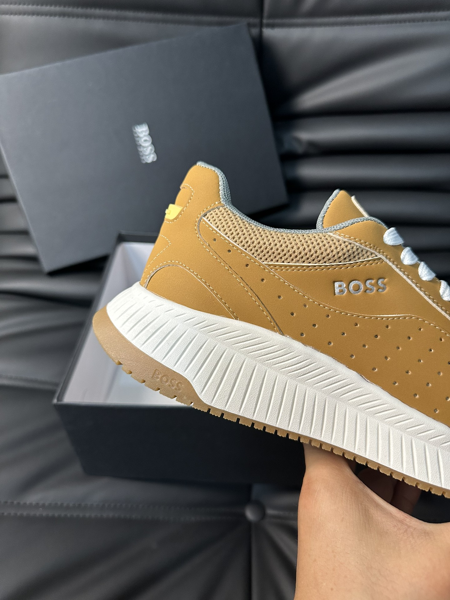 Boss nuevos entrenadores casuales para hombres, este elegante entrenador está decorado con una lengü