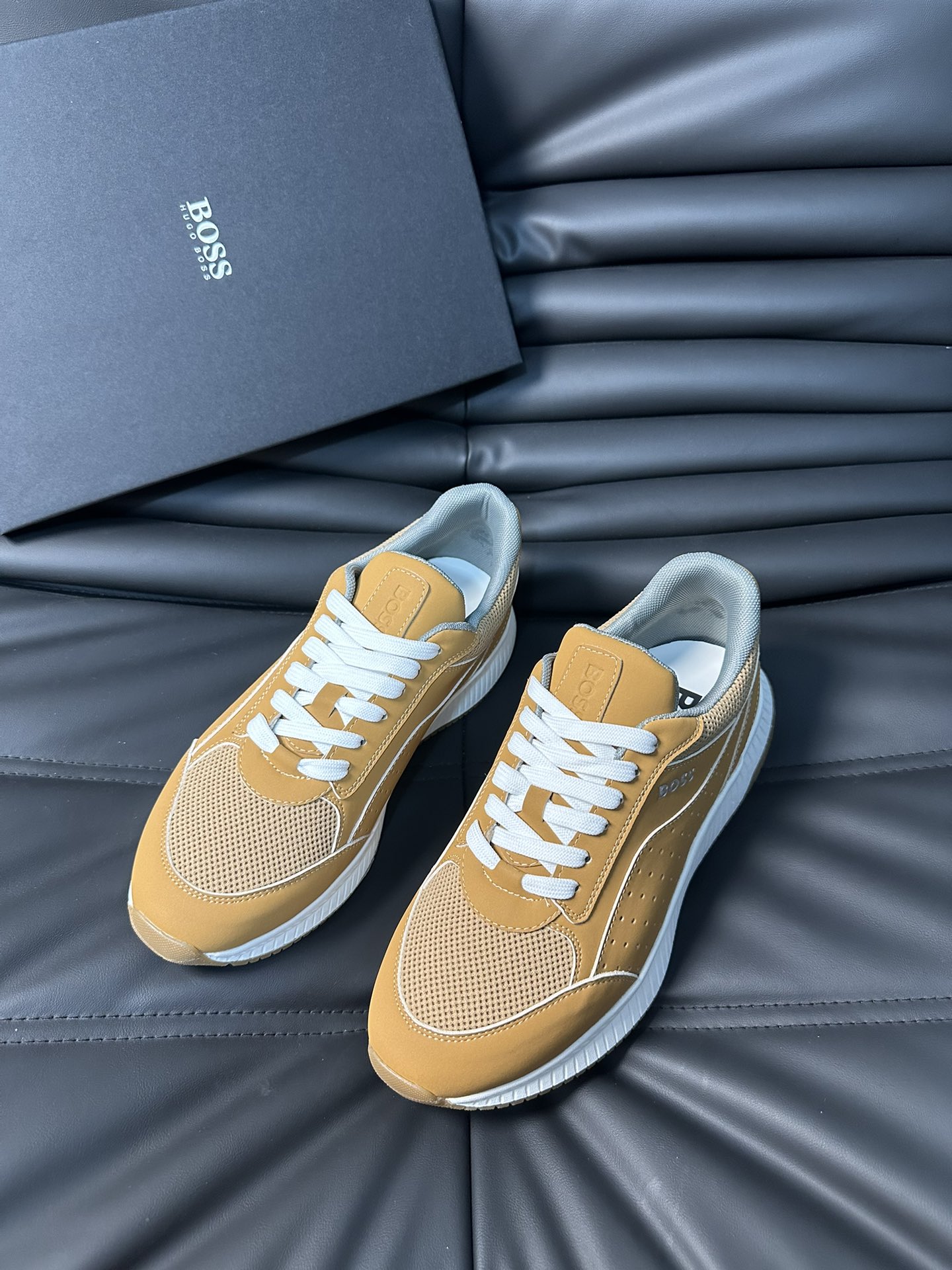 Boss nuevos entrenadores casuales para hombres, este elegante entrenador está decorado con una lengü