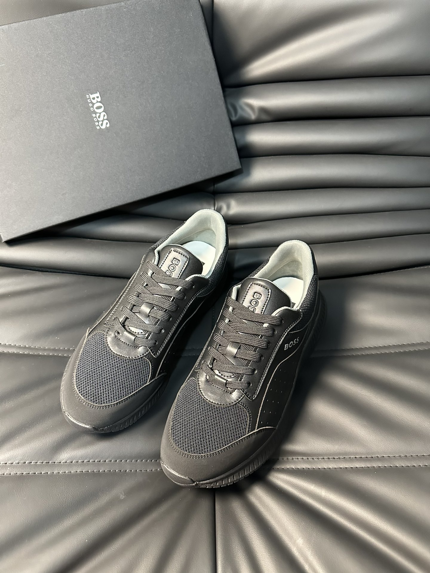 Boss nuevos entrenadores casuales para hombres, este elegante entrenador está decorado con una lengü