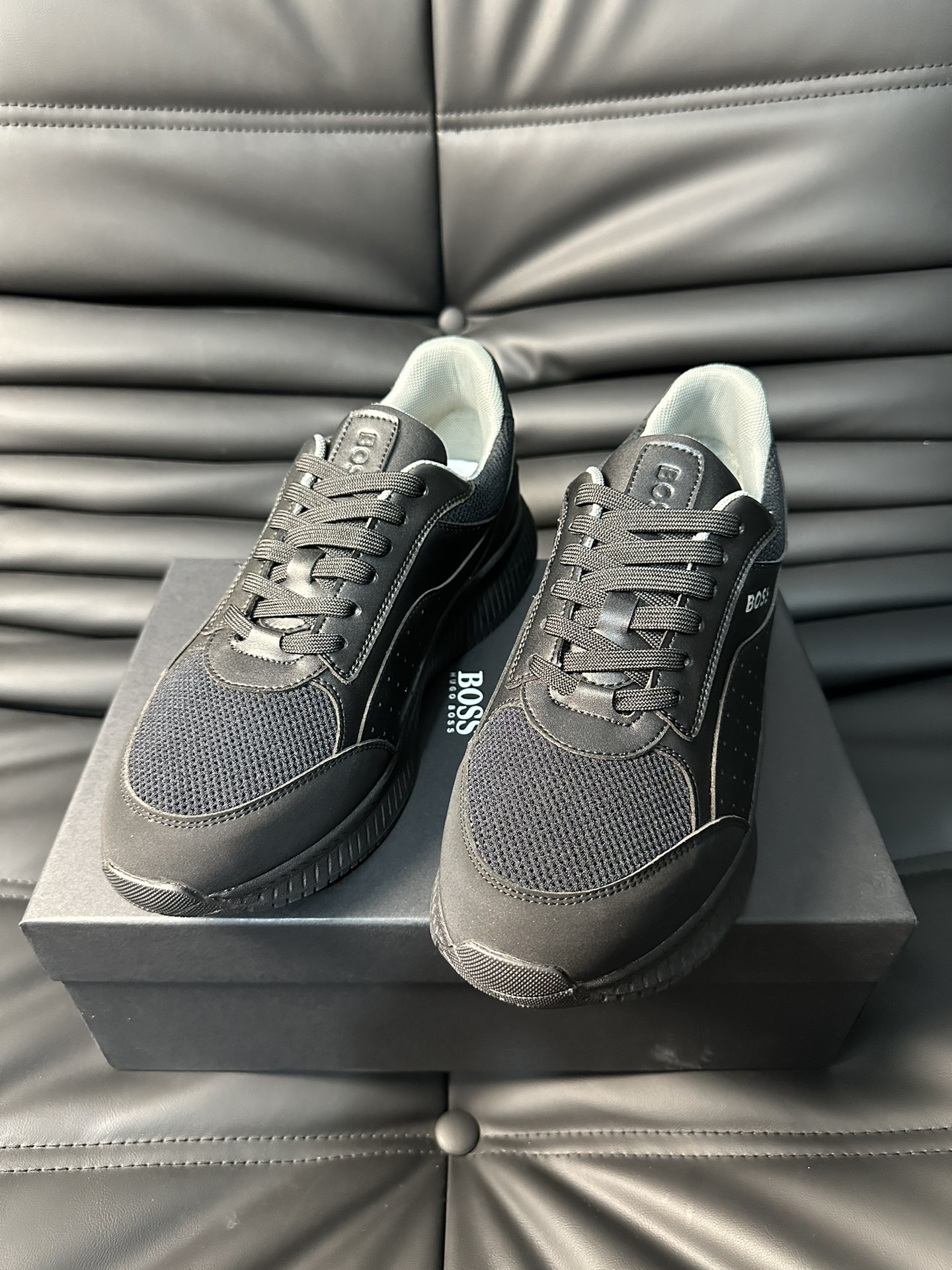 Boss nuevos entrenadores casuales para hombres, este elegante entrenador está decorado con una lengü