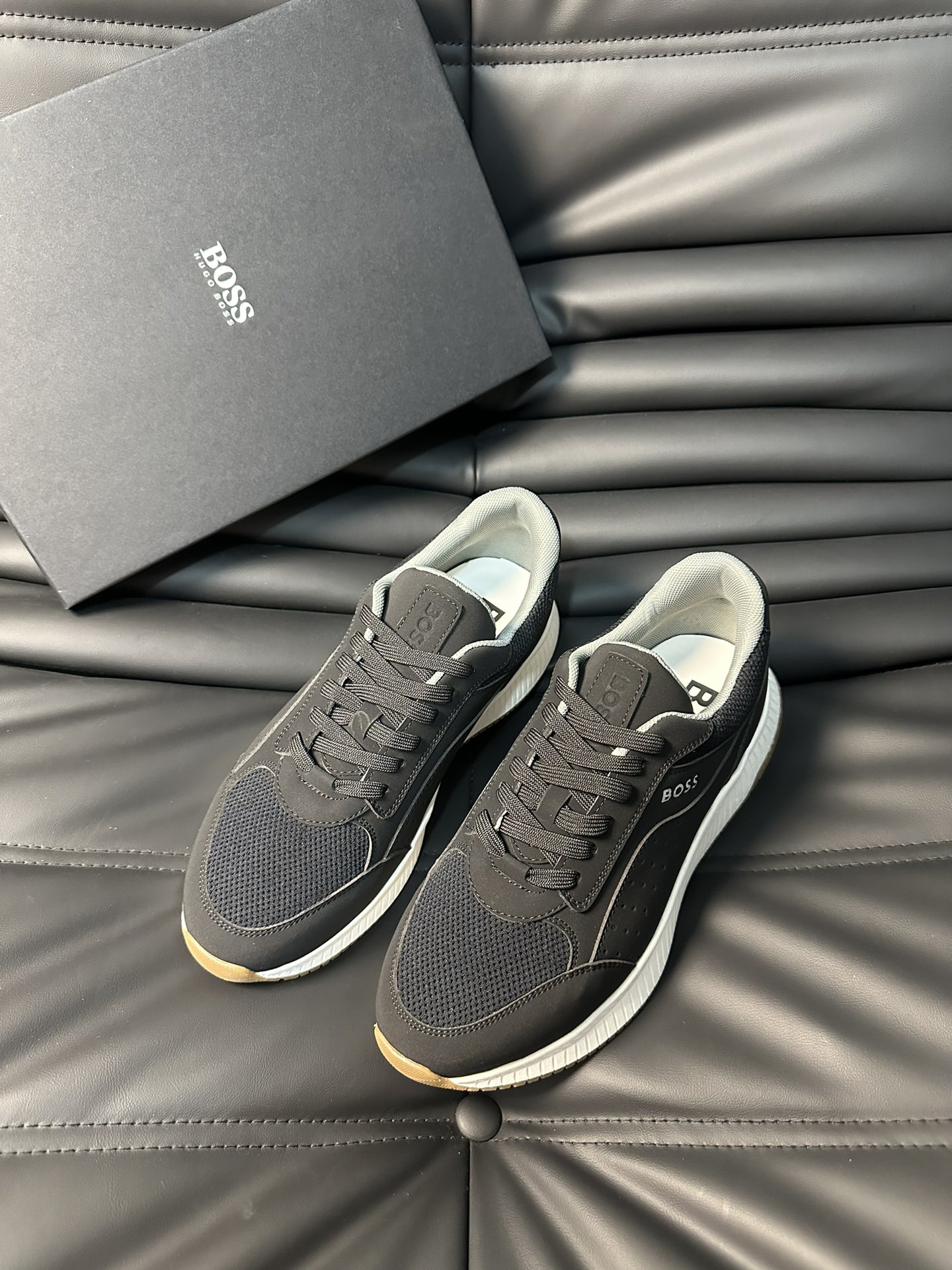 Boss nuevos entrenadores casuales para hombres, este elegante entrenador está decorado con una lengü