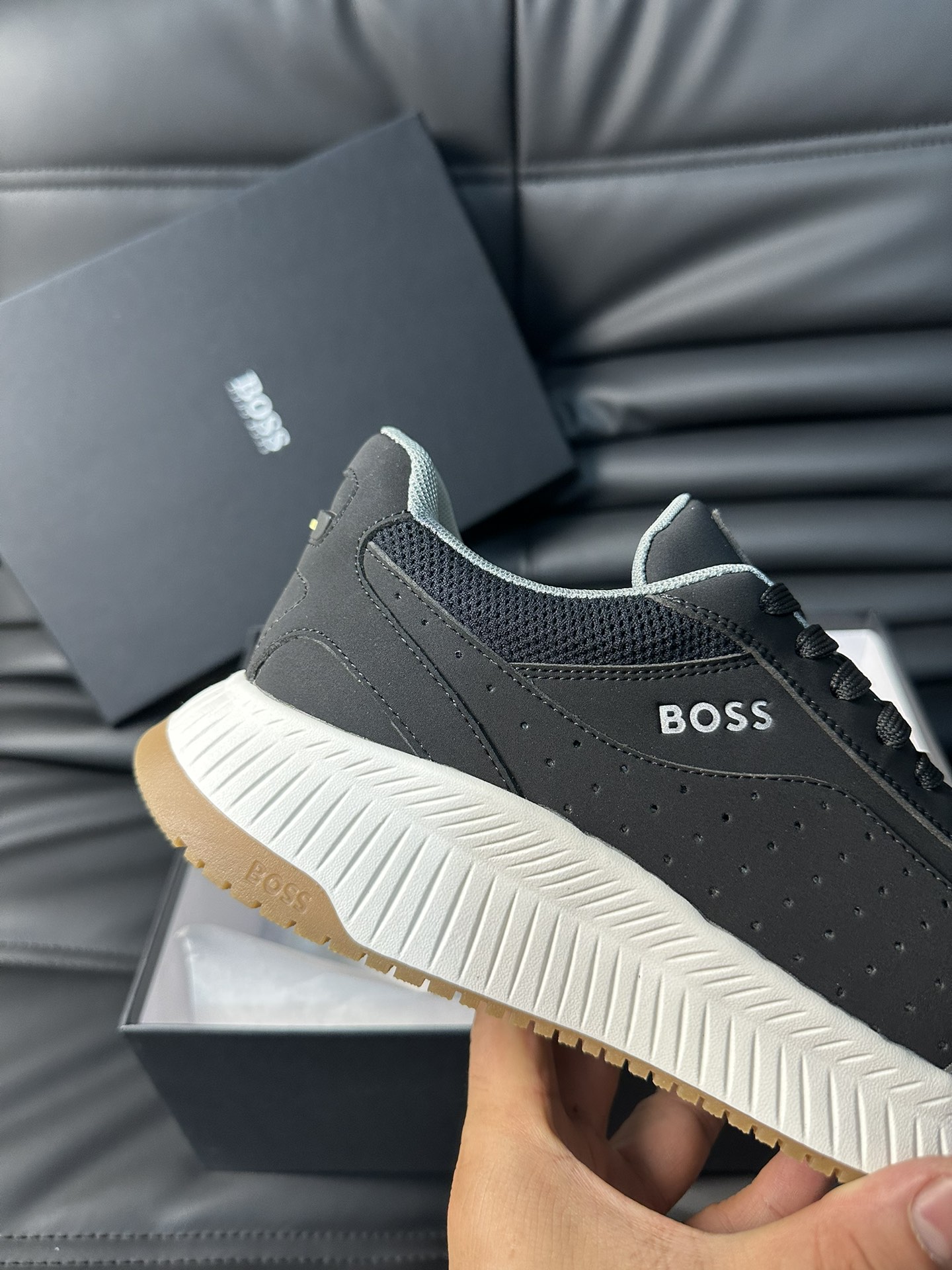 Boss nuevos entrenadores casuales para hombres, este elegante entrenador está decorado con una lengü