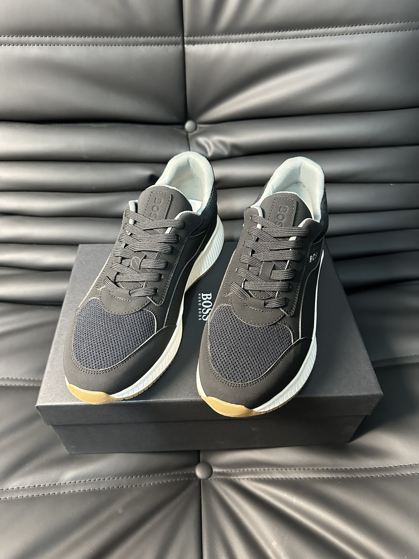 Boss nuevos entrenadores casuales para hombres, este elegante entrenador está decorado con una lengü
