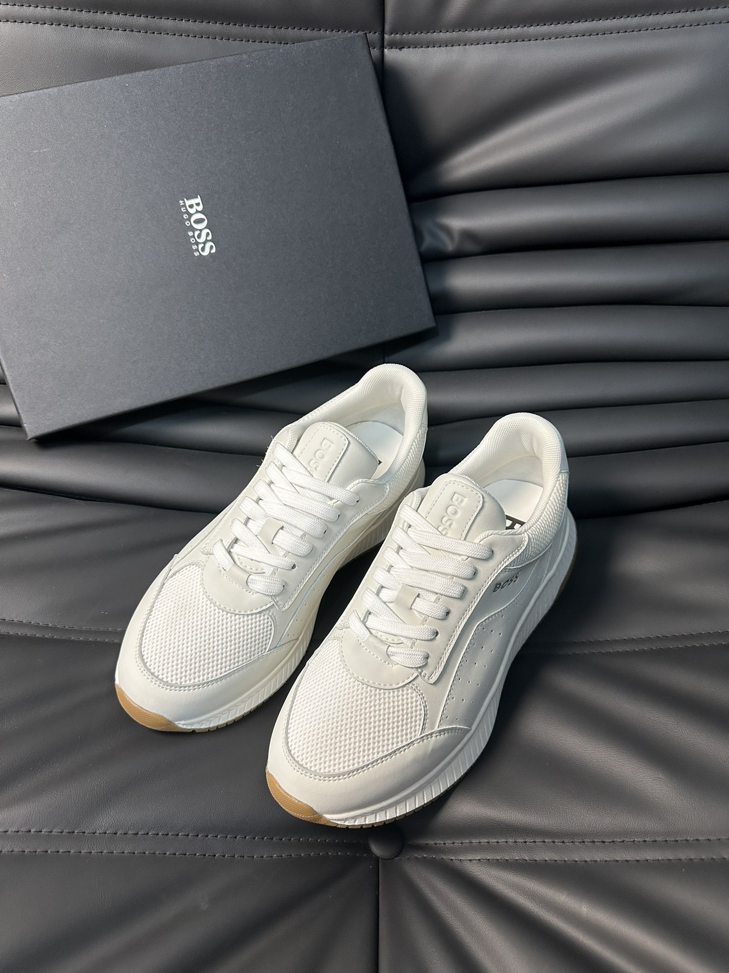 Boss nuevos entrenadores casuales para hombres, este elegante entrenador está decorado con una lengü