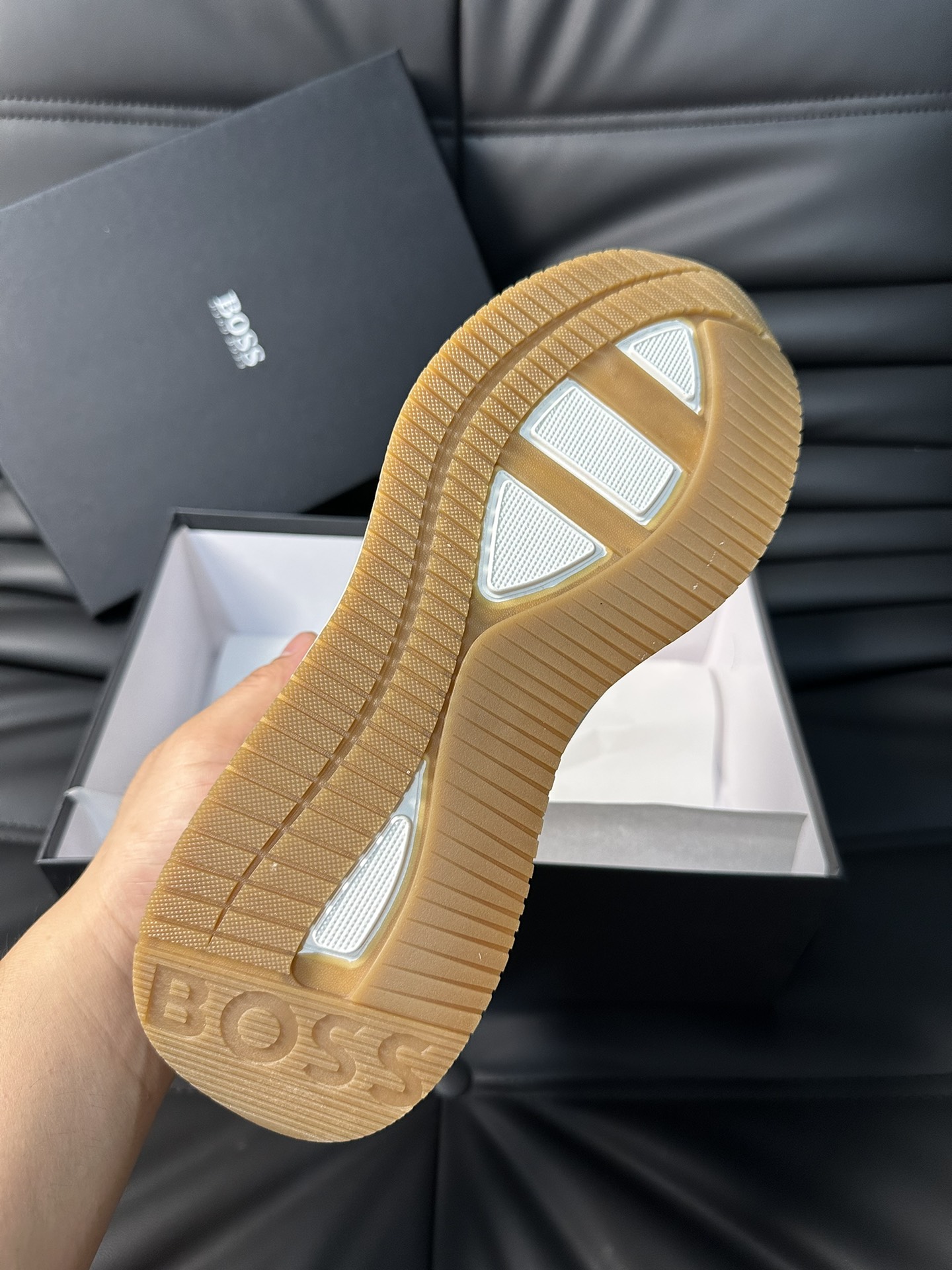 Boss nuevos entrenadores casuales para hombres, este elegante entrenador está decorado con una lengü