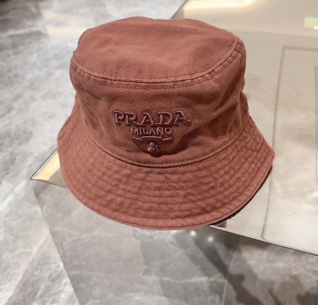 NO:207080,Prada embroidered alphabet fisherman hat with a strong sense of design, refreshing, very good head shape, can modify various head shapes, powerful versatile hat, straw hat, fisherman hat, baseball hat, hat, prada, espadrilles, hats19860909普拉达刺绣字母渔夫帽 设计感超强,让人耳目一新 头型非常好,可以修饰各种头型,实力百搭款帽子草帽渔夫帽棒球帽,帽子,prada,espadrilles,hats,hat