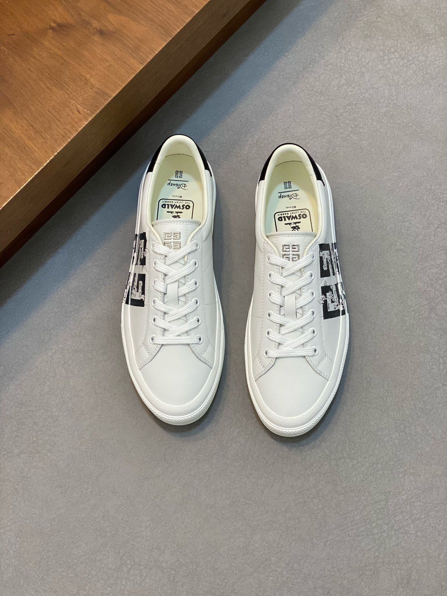 NO:218038,Brand GIVENCHY Color Original Color Number 39-44 Customized 38.45 Price Material Givenchy Top-grade Original Product!  The upper is sold simultaneously with cowhide and colored cloth water-dyed cowhide leather. Original outsole. The style is fashionable, simple and elegant. All-match style. Givenchy casual shoes. Givenchy, given, given, cowhide.19860909品牌GIVENCHY 颜色 原版配色 码数39-44定做38.45 价格 材质纪梵希顶级·原单货！精品好货专柜 同步发售鞋面采用牛皮搭配彩色布面水染牛皮里 原版大底 版型时尚简洁大方 百搭款,纪梵希休闲鞋,givenchy,givenchy,cowhide,Men's shoes