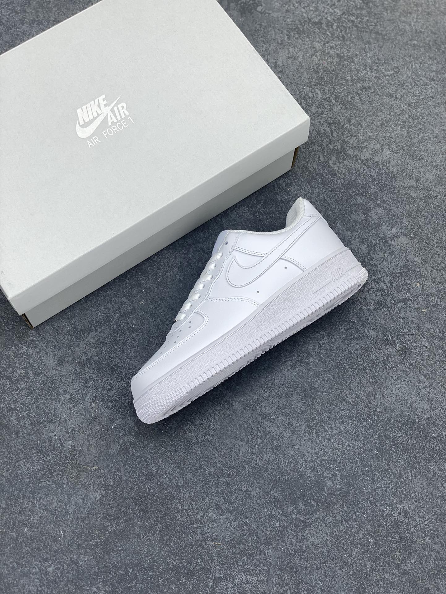 图片[7]-福利特价 免修版本 Nk Air Force 1 Mid 空军全白 纯白色 客供模具、打造最完美空军鞋型 专供实体专柜混卖 ，卖了上万双好评无数，欢迎对比 货号：CW2288-111 尺码：35.5 36 36.5 37.5 38 38.5 39 40 40.5 41 42 42.5 43 44 44.5 45 46 47-选品中心