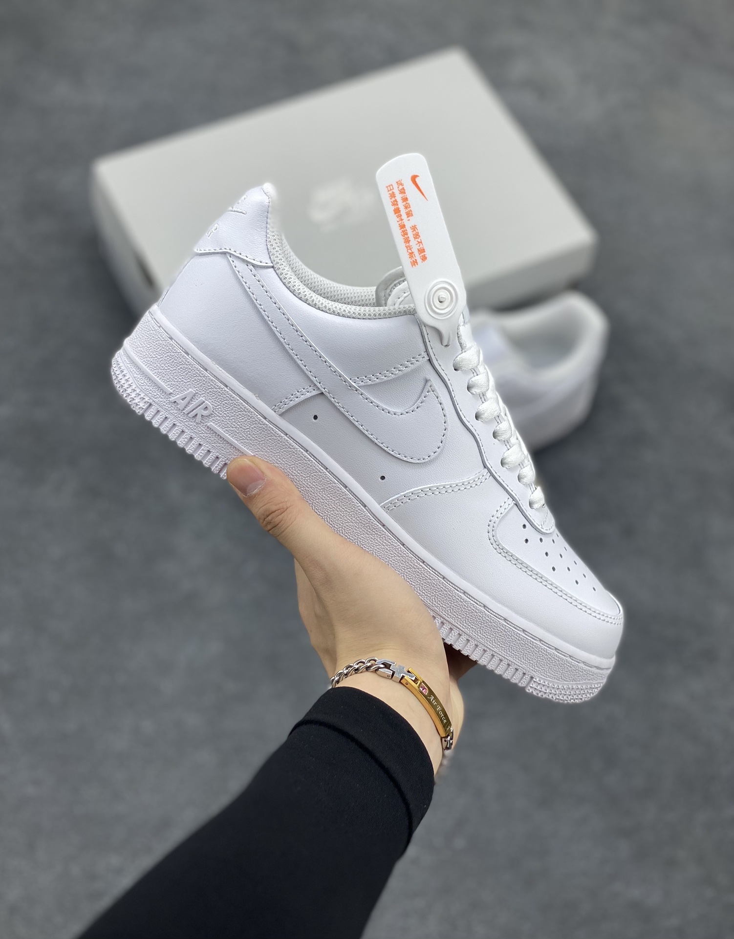 福利特价 免修版本 Nk Air Force 1 Mid 空军全白 纯白色 客供模具、打造最完美空军鞋型 专供实体专柜混卖 ，卖了上万双好评无数，欢迎对比 货号：CW2288-111 尺码：35.5 36 36.5 37.5 38 38.5 39 40 40.5 41 42 42.5 43 44 44.5 45 46 47-选品中心