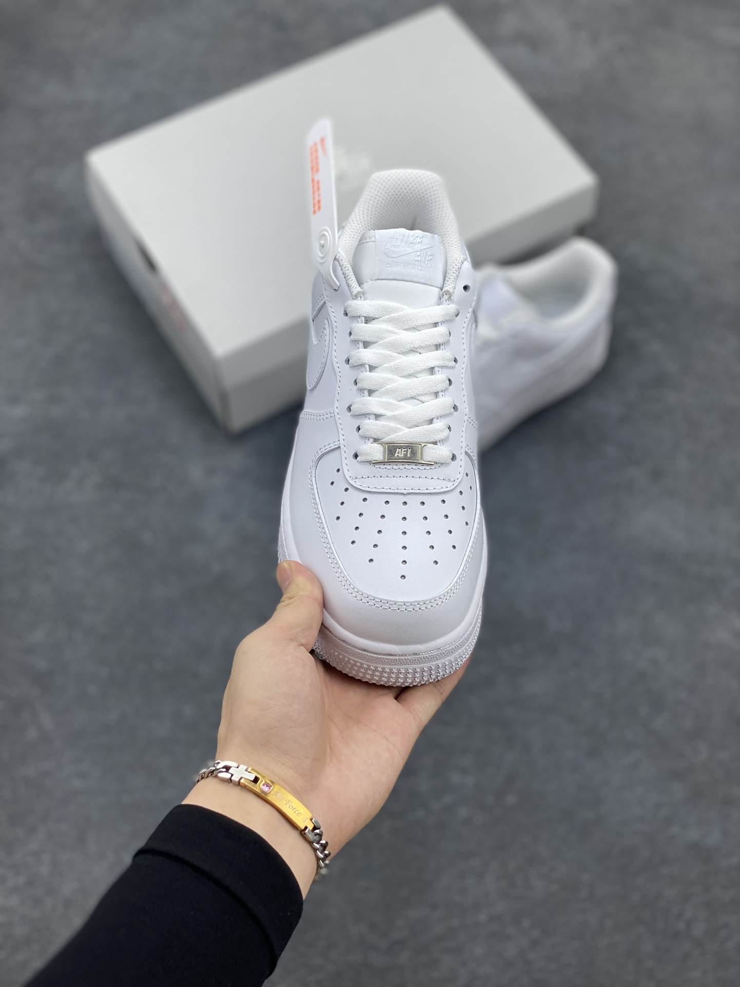 图片[2]-福利特价 免修版本 Nk Air Force 1 Mid 空军全白 纯白色 客供模具、打造最完美空军鞋型 专供实体专柜混卖 ，卖了上万双好评无数，欢迎对比 货号：CW2288-111 尺码：35.5 36 36.5 37.5 38 38.5 39 40 40.5 41 42 42.5 43 44 44.5 45 46 47-选品中心