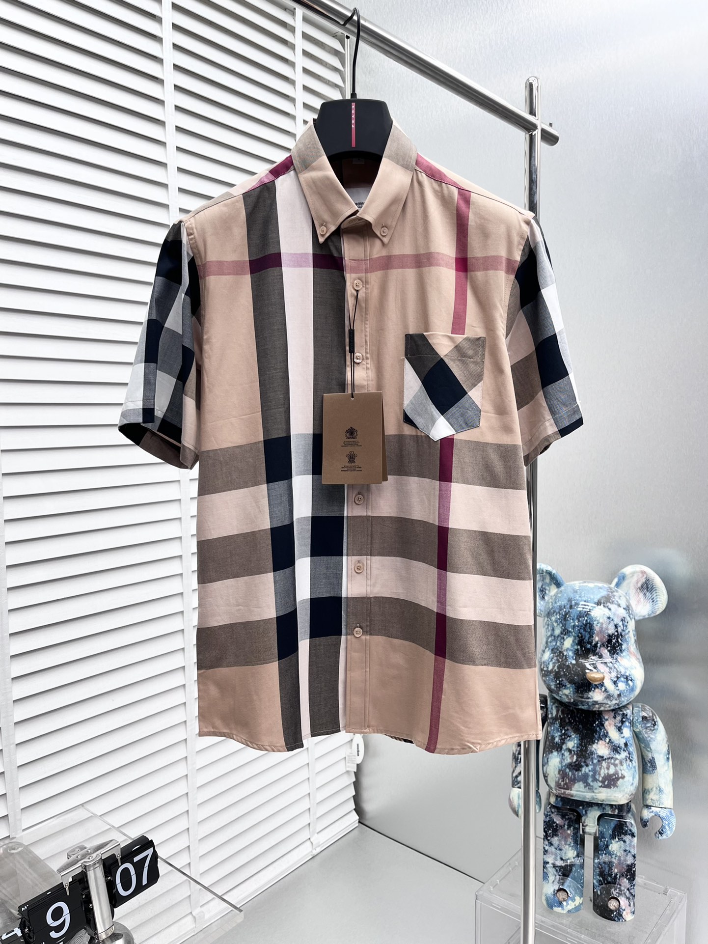 P115 BBR* Camisa clásica de manga corta a cuadros. Lujo ligero. Un artículo imprescindible para los desplazamientos dia…