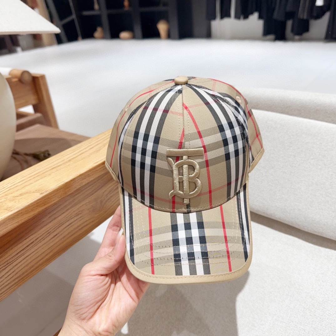 Burberry gorra de béisbol de nueva temporada de primavera/verano con colores combinados 🧢 ¡Lo último de la moda 24 pri…