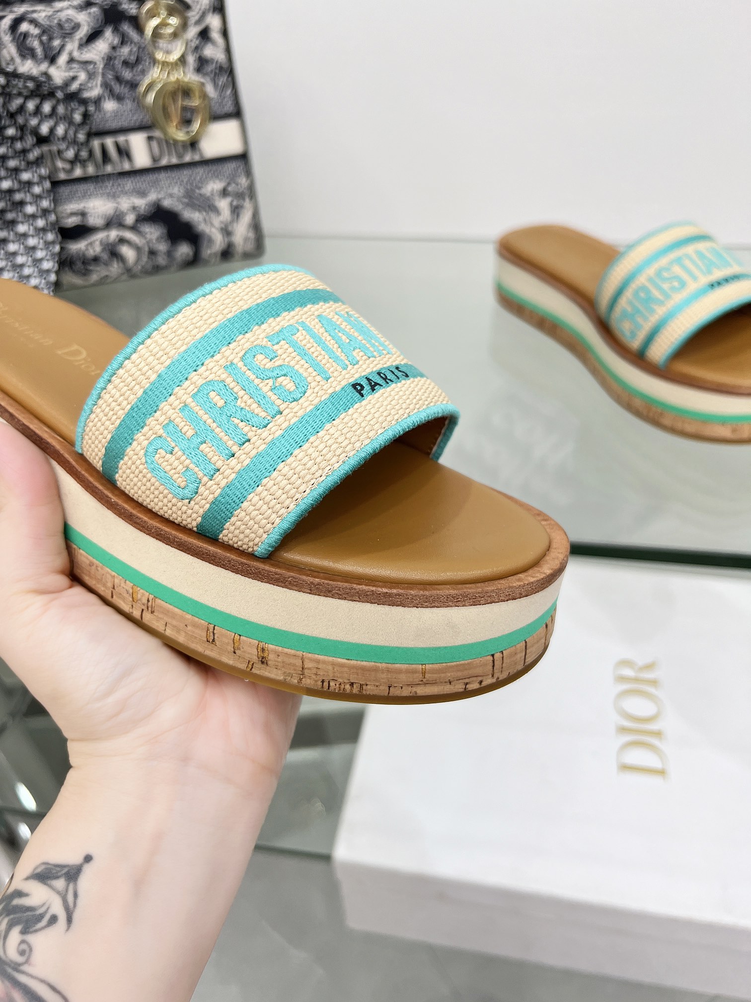 Dior Dway Platform Slides Sandals Espadrille Raffia Embroidery Sandal 7 i1720209658 3388 5