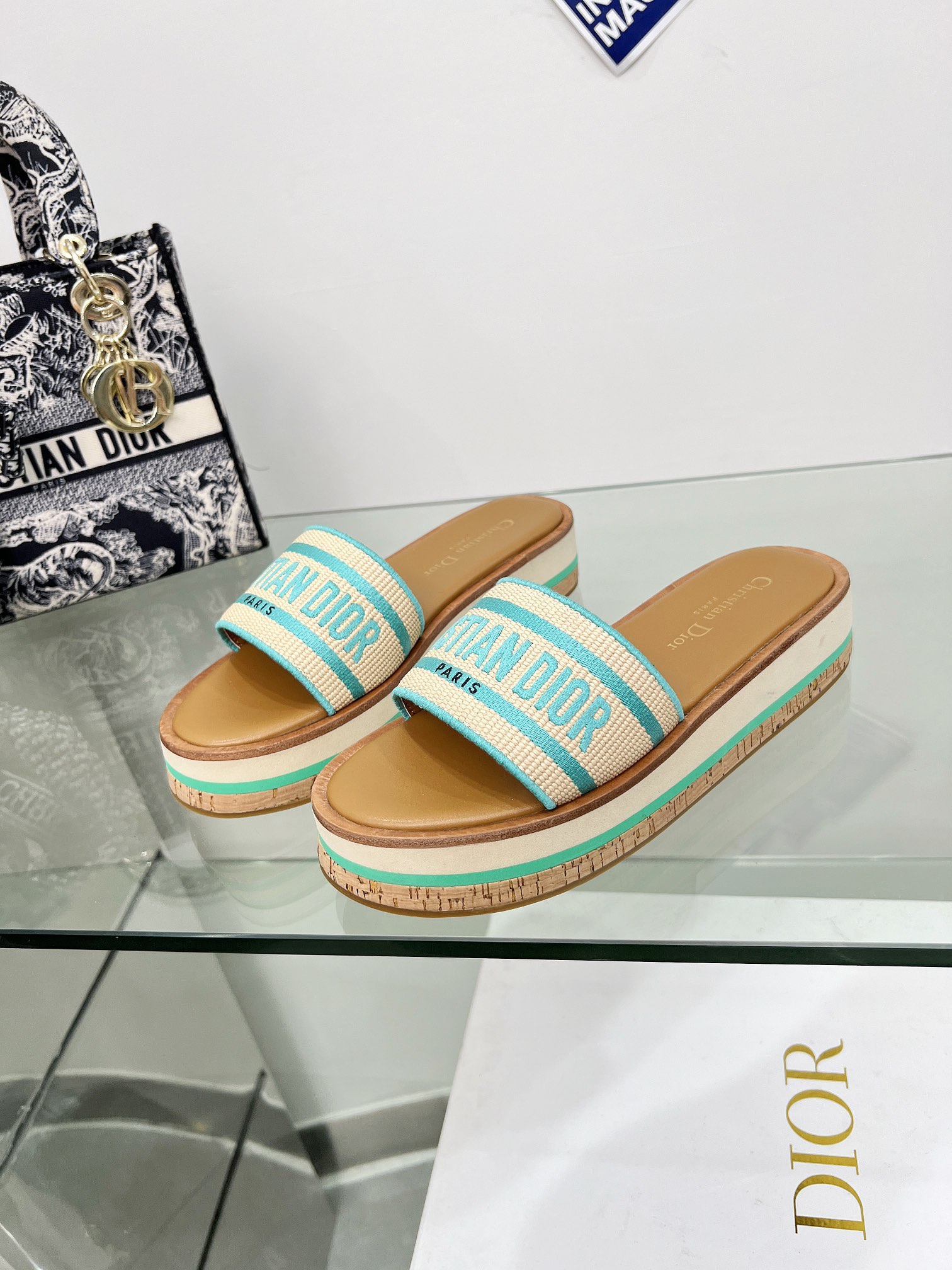Dior Dway Platform Slides Sandals Espadrille Raffia Embroidery Sandal 5 i1720209658 6266 3