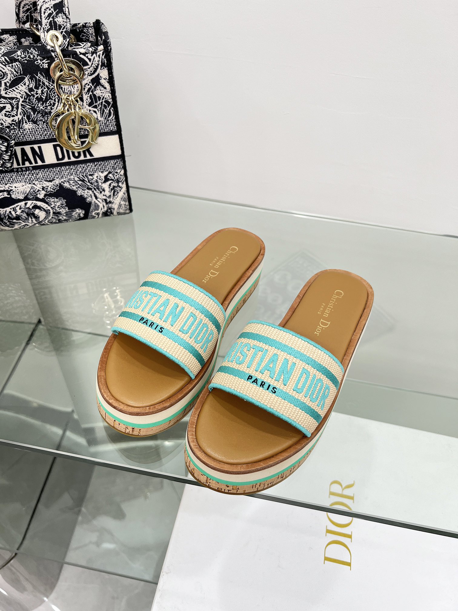 Dior Dway Platform Slides Sandals Espadrille Raffia Embroidery Sandal 6 i1720209658 7293 4