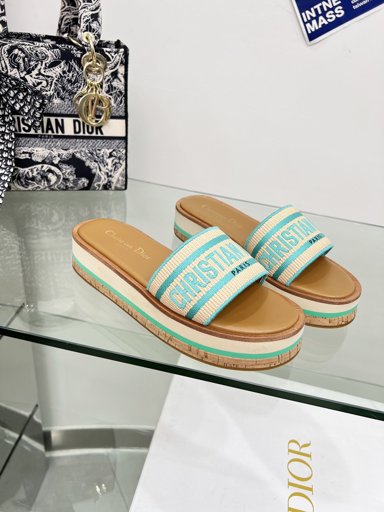 Dior Dway Platform Slides Sandals Espadrille Raffia Embroidery Sandal 4 i1720209658 7456 2