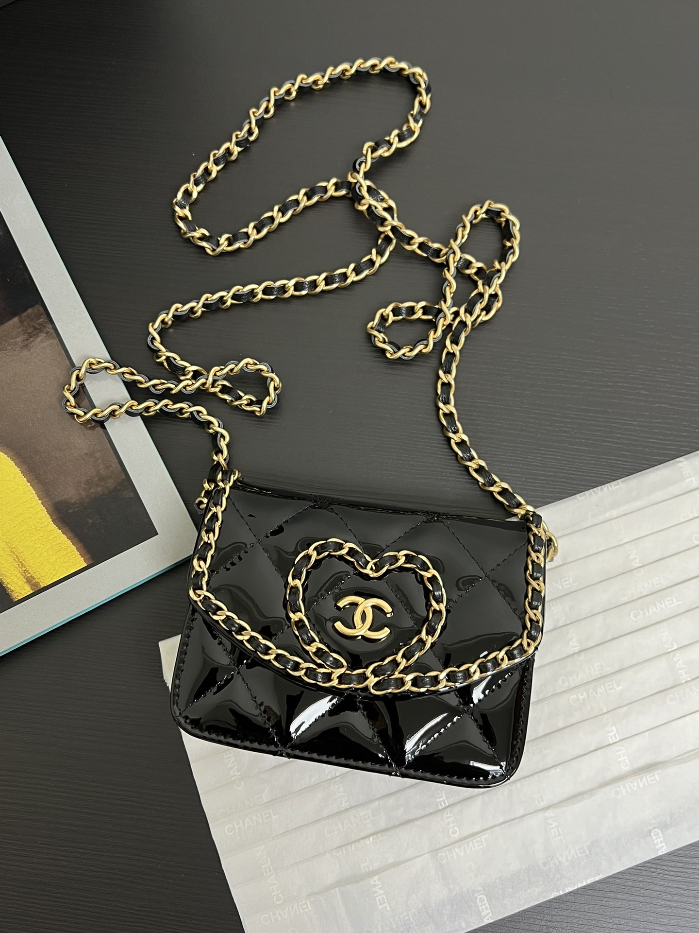 En stock, bolso pequeño con cadena, ¡hermoso! Muchas estrellas lo llevan. Hablando de este bolso, hasta ahora no es un …