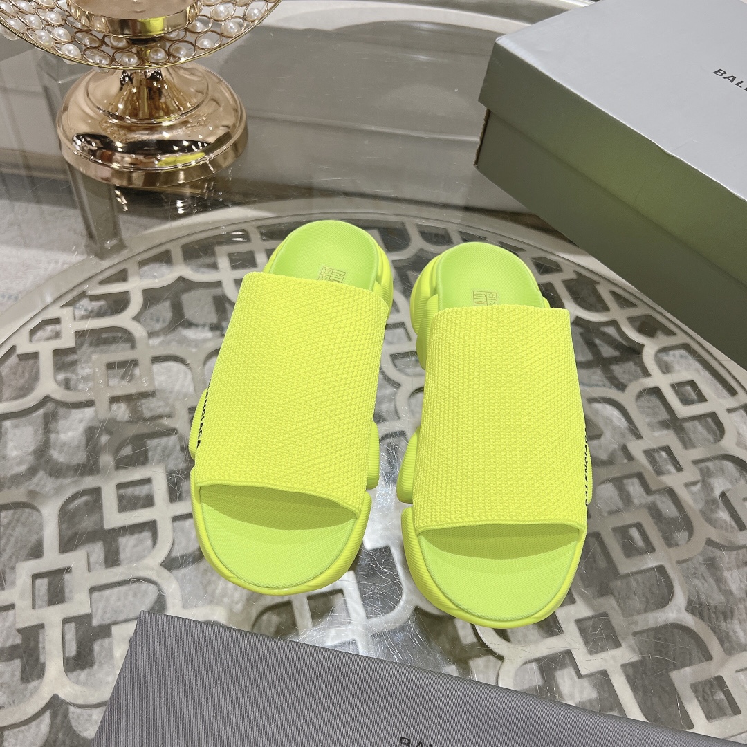 NO:357801,【BALENCIAG.】 Couple model Size35-45 (46 customized without return) BALENCIAG* Balenciaga slippers Upgraded version launches Speed ​​2.0 version new socks shoe slippers Original product is definitely not a general version The socks of the 2.0 version can completely wrap the instep and ankles. The upper is the original fly weaving integrated molding technology and seamless. The sole of the shoe is changed to 5 midsoles to form a rebound and feel, and it is absolutely not necessary to use ordinary rubber soles on the market. The sole of the sole looks good when you match it. It also shows that the legs are long. Original packaging box, balenciaga, balenciaga, slippers, socks19860909【BALENCIAG.】 情侣款Size35-45（46定做不退换） BALENCIAG* 巴黎世家拖鞋 升级版推出Speed 2.0 版本全新袜子鞋拖鞋 原厂货 绝非通版 2.0版的袜子部分可以把脚背和脚踝完全包裹起来, 鞋面是原版飞织一体成型技术、无缝,鞋鞋底改为 5 块中底组成回弹与较感都特别好,绝对不用市场普通橡胶鞋底 鞋底的浮雕 怎么搭怎么好看 而且特显腿长. 原版包装盒,,balenciaga,balenciaga,slippers,socks,Men's shoes