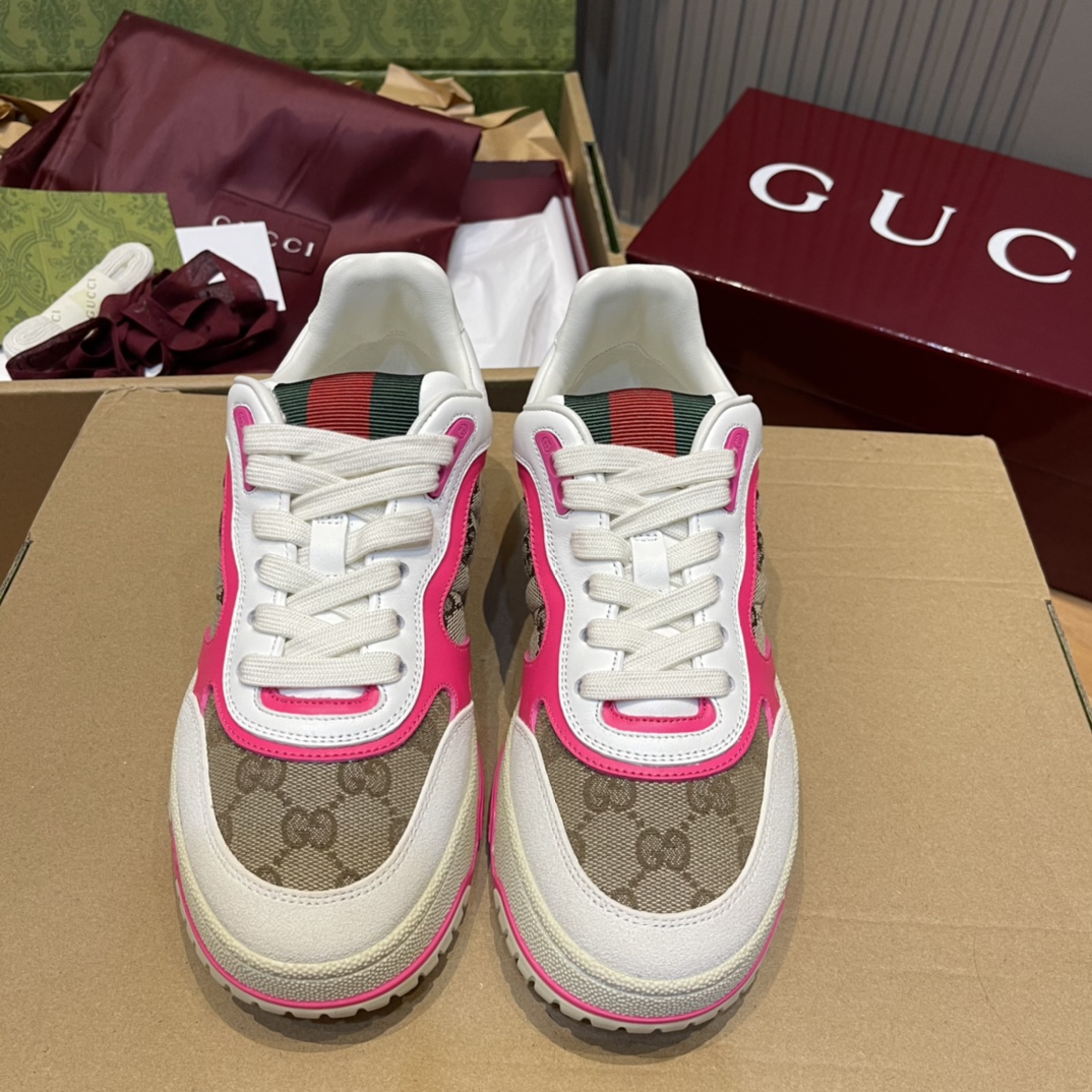 GUCCI Re-Web sneakers en cuir blanc avec monogramme rose, pour femme