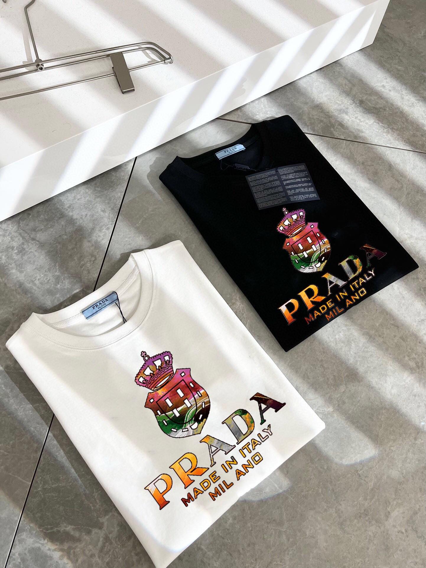 Prada Kleidung T-Shirt Frühling/Sommer Kollektion Fashion Kurzarm