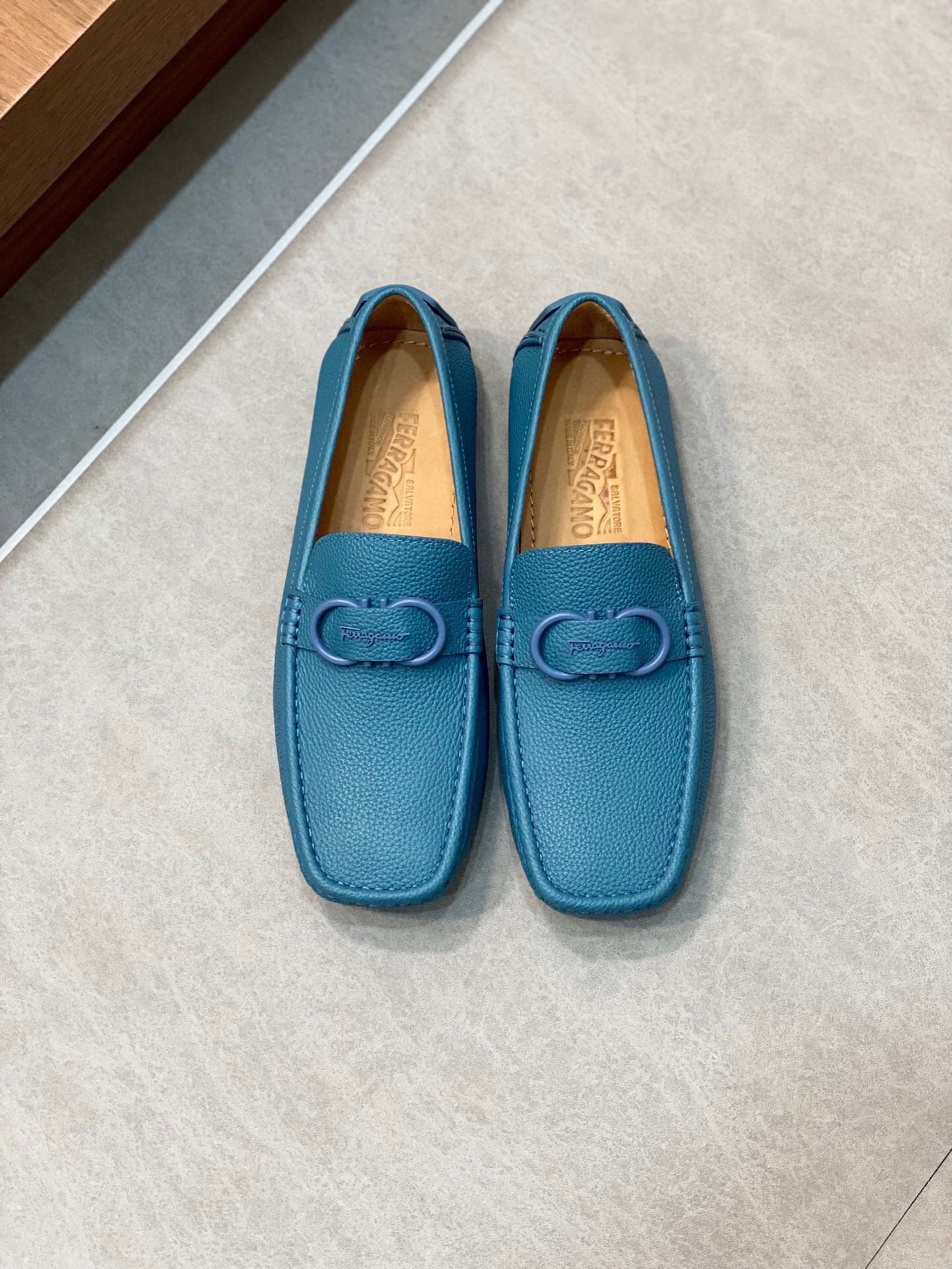 NO:218769,Brand Ferragamo color original color matching Size 39-44 Custom made 38.45 Price Material Ferragamo new products foot cover driving shoes Original single quality simple style design upper is made of top layer cowhide with original hardware accessories cowhide inner original outsole high-end quality simple and atmospheric!  ,Ferragamo Bean shoes,ferragamo,ferragamo,cowhide19860909品牌Ferragamo 颜色原版配色 码数39-44订做38.45 价格 材质菲拉格慕新品 套脚 驾车鞋 原单品质简约风格设计鞋面采用头层牛皮搭配原版五金配件牛皮内里原版大底高端品质 简单 大气！,菲拉格慕 豆豆鞋,ferragamo,ferragamo,cowhide,Men's shoes