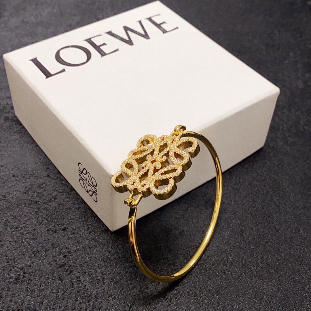 Fashionable Loywe Bracelets with Diamond Buttons: A Perfect Web Choice for Comparison - 图片 7