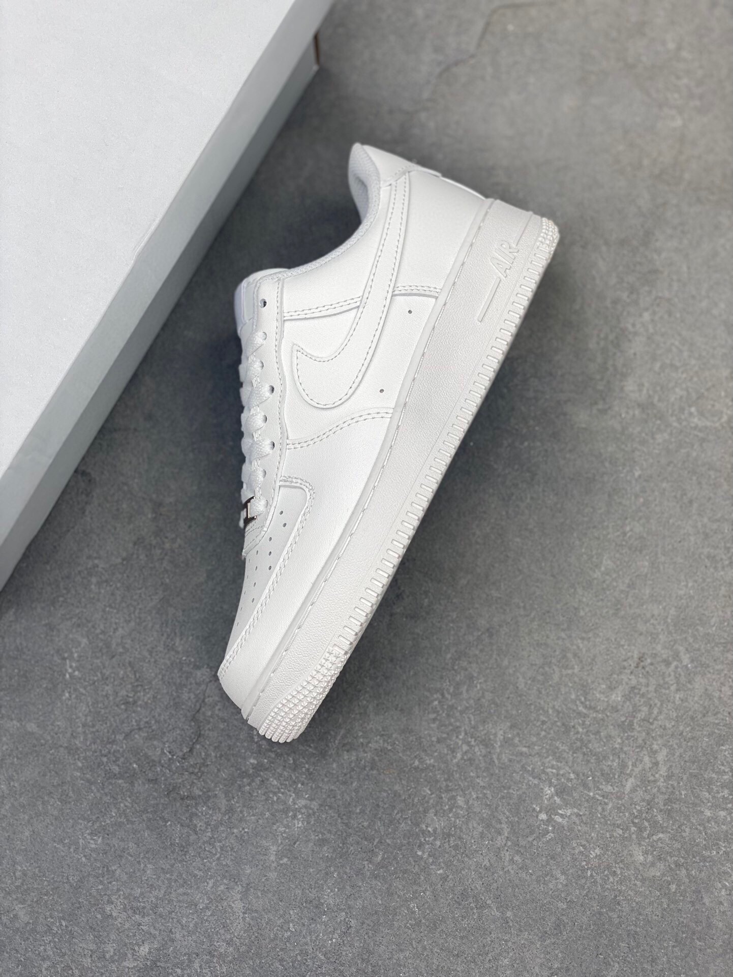 Nike Air Force 1 Mid '07 White (CW2288-111) Iconic Style and Comfort 8 i1720380843 8291 6