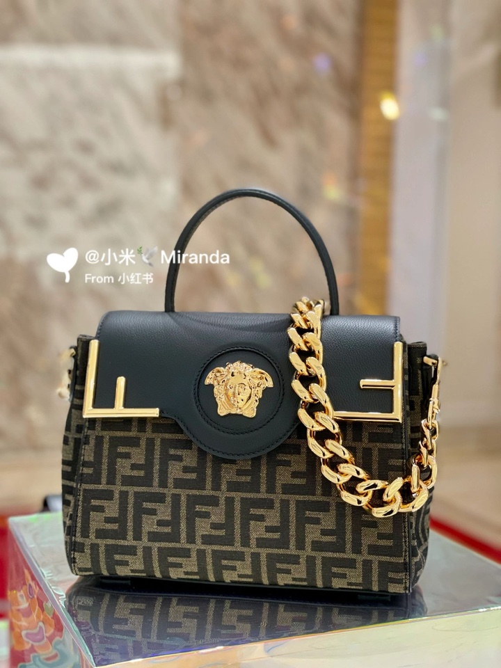 Fendi The most popular joint brand of the century, the versatile handbag can be carried by hand or worn cross-body using the interchangeable chai