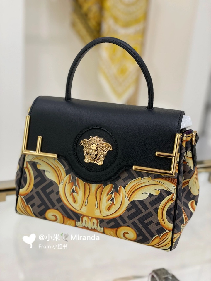 Fendi The most popular joint brand of the century, the versatile handbag can be carried by hand or worn cross-body using the interchangeable chai