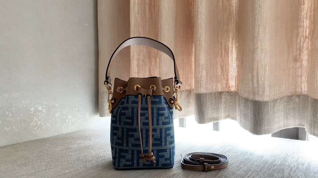 Fendi [Mon Tresor bucket bag] F2641 light blue denim