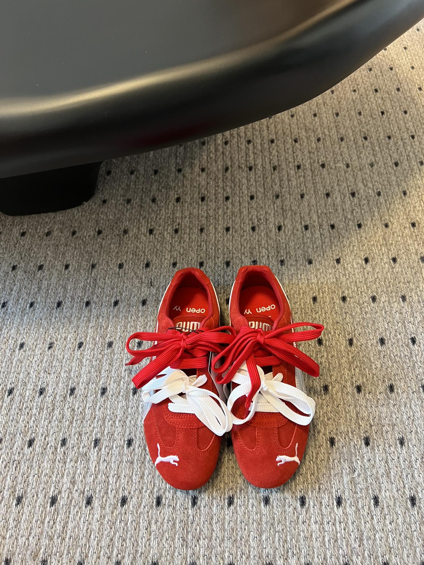 NO:438250,Top quality, joint sports shoes, new colors are here, I really recommend red!  !  The sisters are really popular this year. Seeing this pumaxopenyy beige design, this retro feel. The overall shoe has a very texture and the overall shoe shape is very retro, and the design of the flip tongue is even more classic. It makes you feel more retro. The footwear effect is very comfortable. The sole is thinner like the foot feeling of German training. Size 35-39 (40 custom made without return or exchange), casual shoes/sports shoes, sneakers19860909顶级品质  联名运动鞋 新色来啦 红色我真的好推荐啊！！姐妹们今年复古风真的好火的 看到这pumaxopenyy米色这设计这复古的感觉的 鞋子整体非常有质感整体的鞋型非常的复古,翻盖鞋舌的设计更是经典.让你一整个复古的感觉更加浓郁 上脚效果 很舒服的.鞋底比较薄像德训的脚感. 码数35-39（40定做不退换）,休闲鞋/运动鞋,sneakers,Women's Shoes