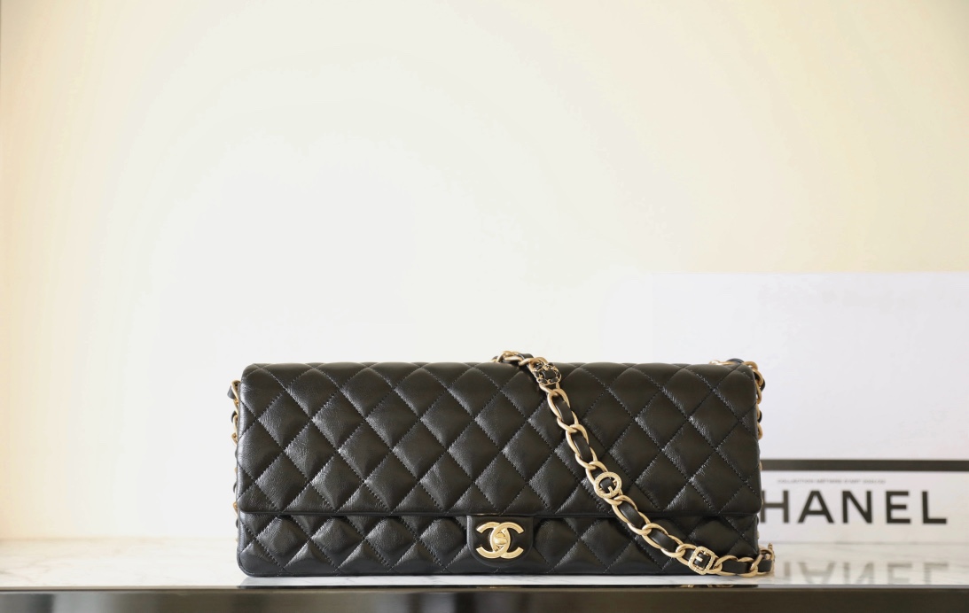 Chanel Clutches & Pouch Bags Black Vintage Gold Lambskin Sheepskin Chains