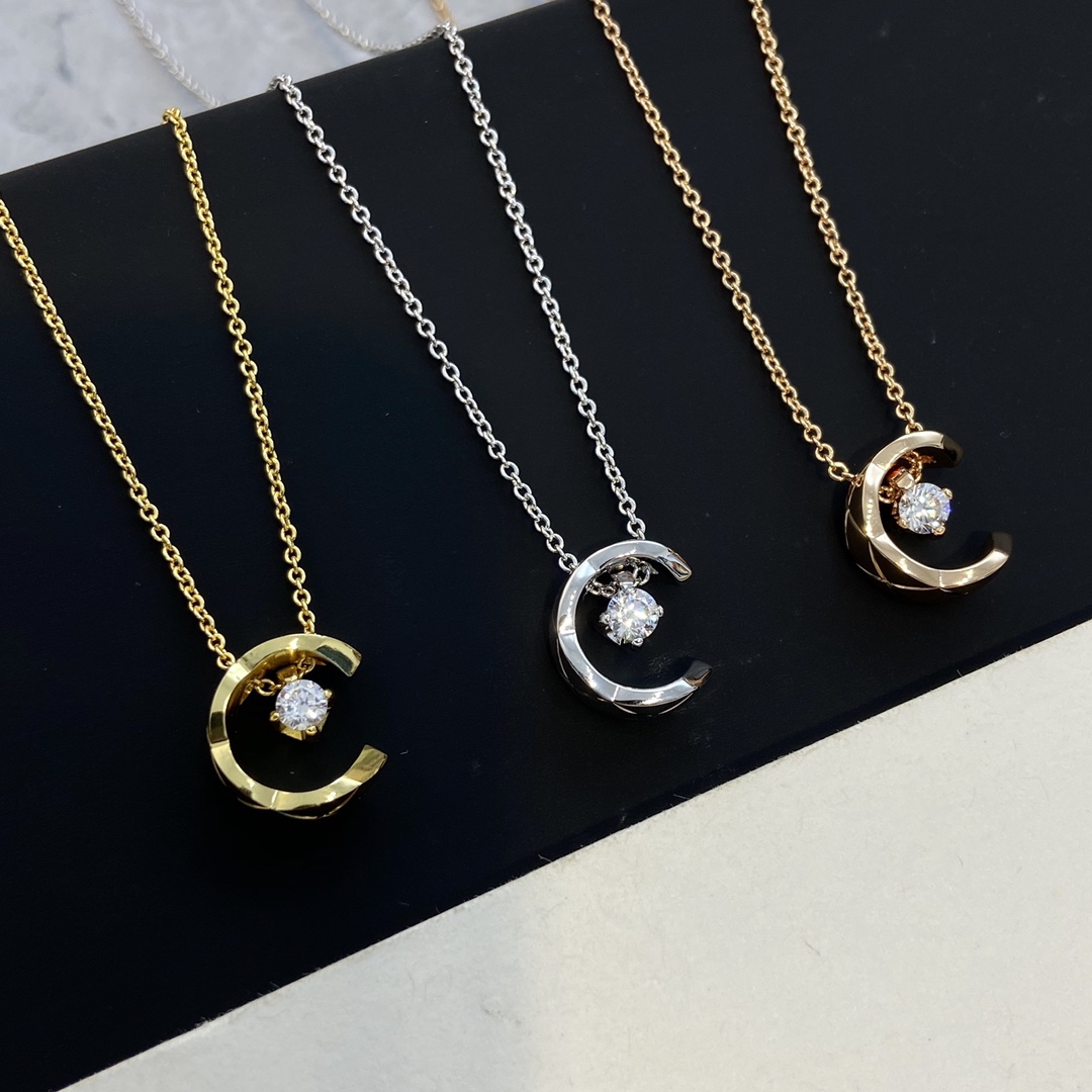 CHANEL Coco Crush Crescent Moon Necklace - Comprehensive