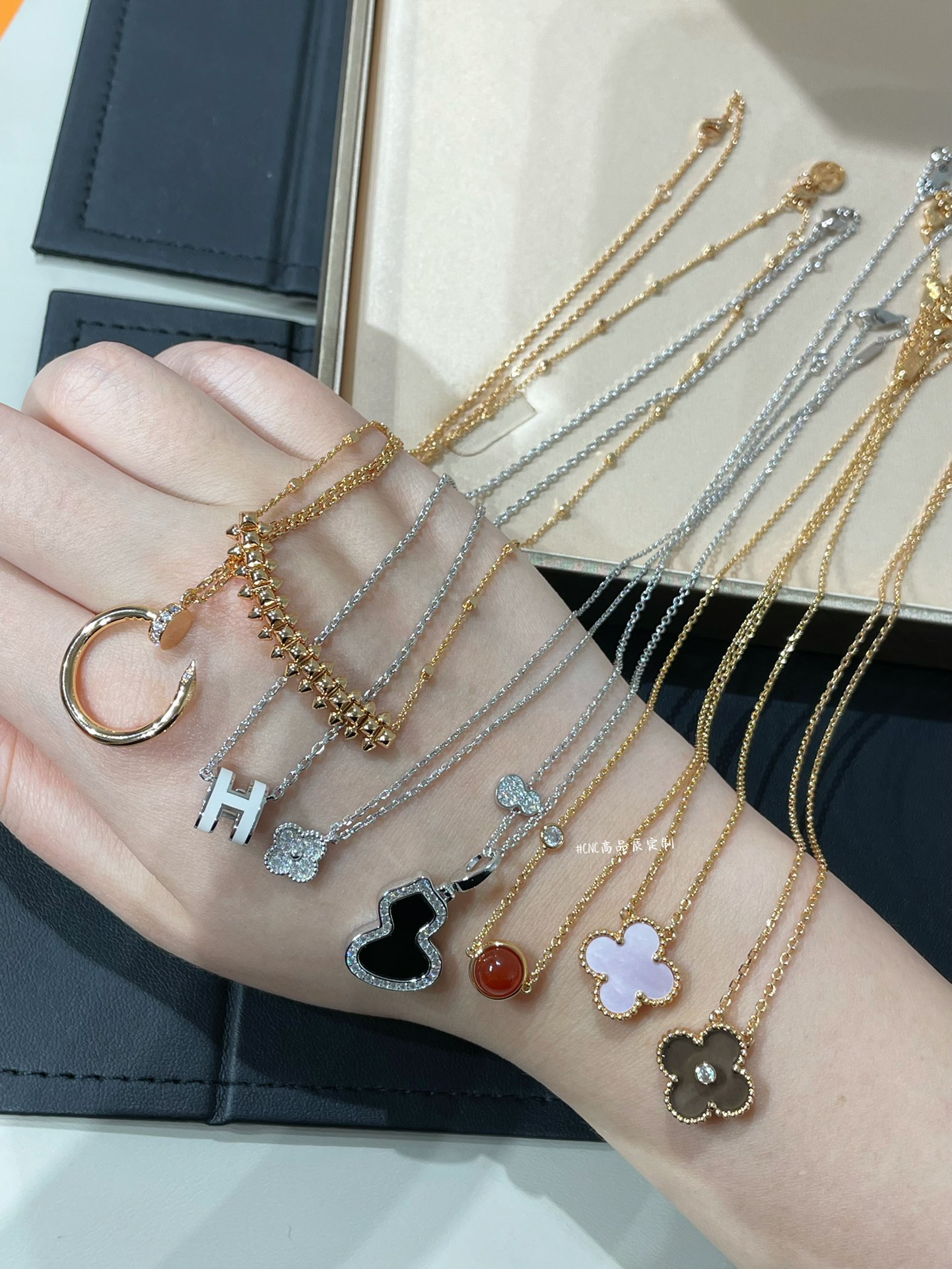 Cartier Cartier двухколцавы зашпількавы калье CNC дакладнае разьбярства італьянскі ланцужок на заказ — найвышэйшая якасць