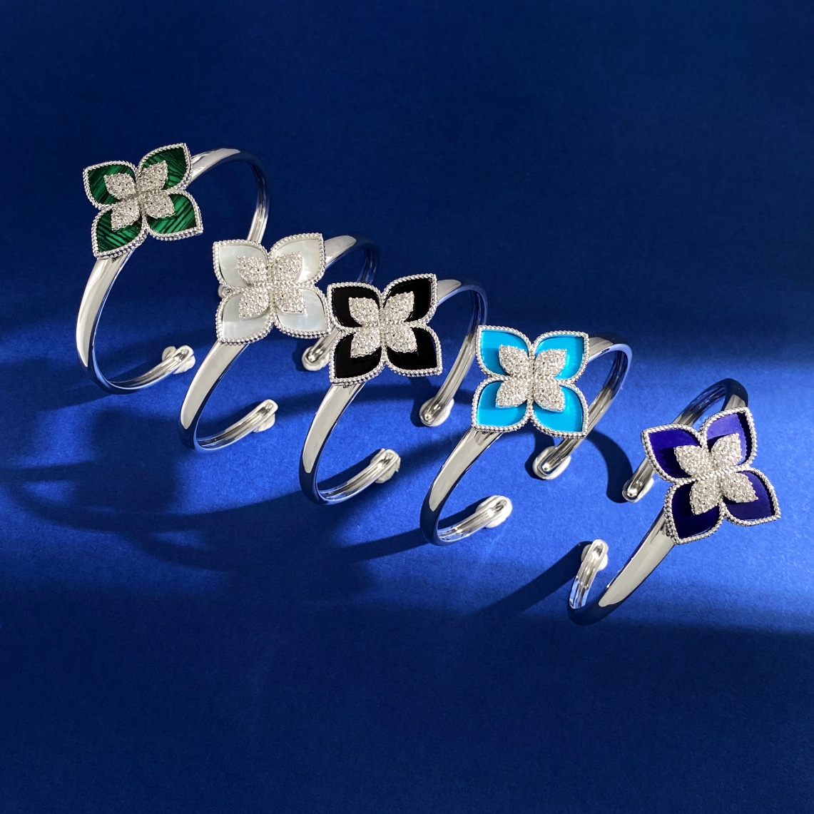 Roberto Coin Four-Carb Bracelets: C-Shaped Silver with Gold Roses. - 图片 9