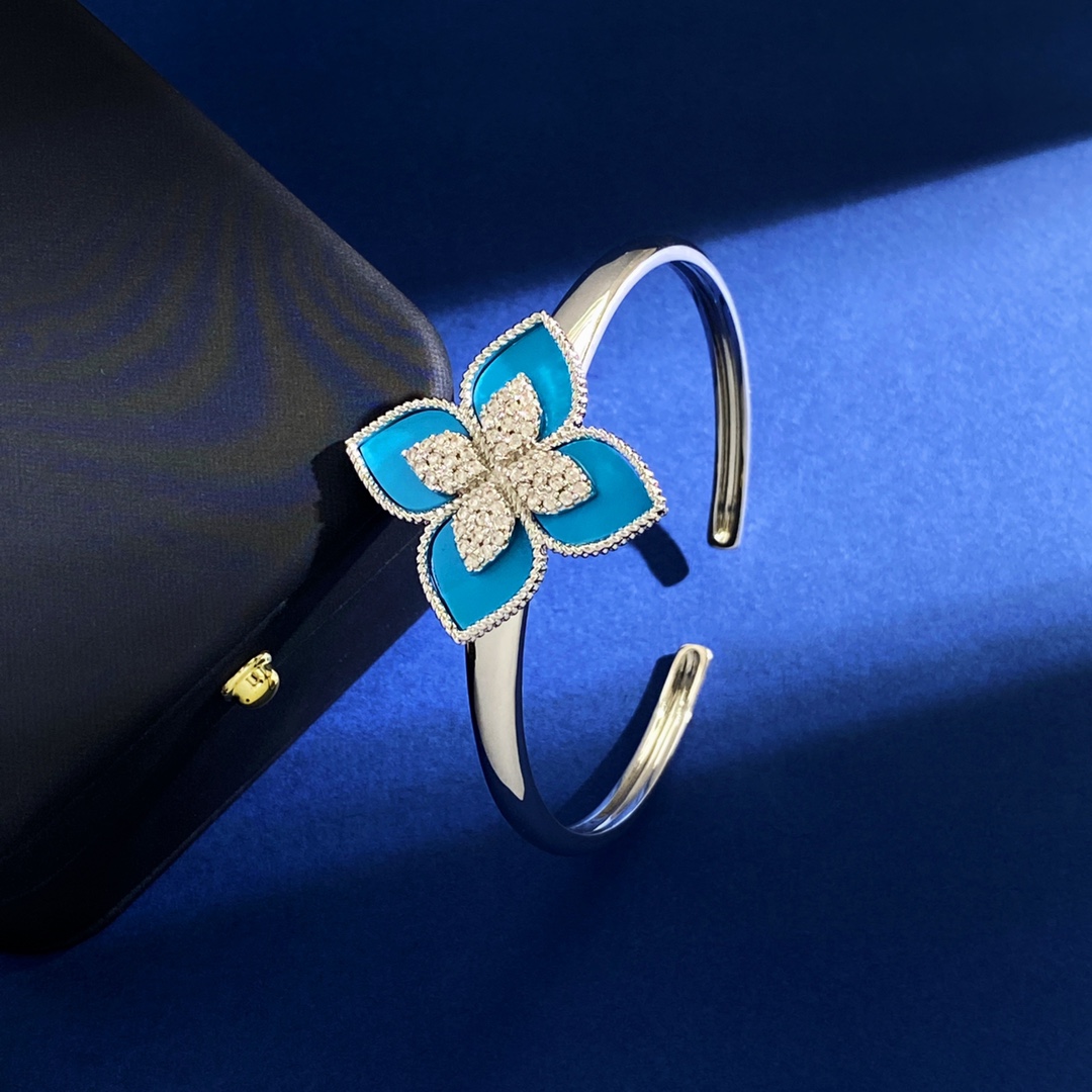 Roberto Coin Four-Carb Bracelets: C-Shaped Silver with Gold Roses. - 图片 5