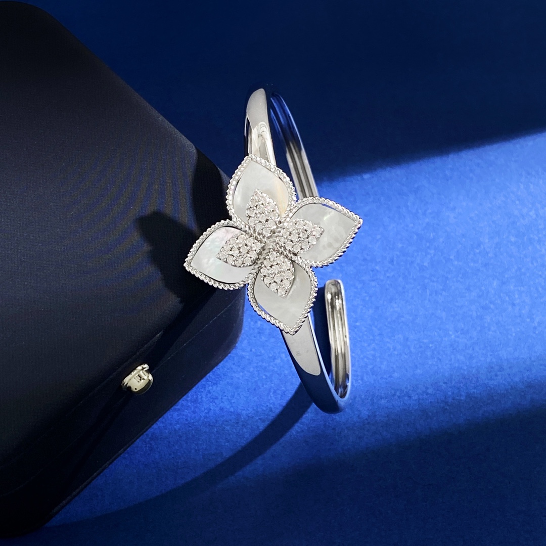 Roberto Coin Four-Carb Bracelets: C-Shaped Silver with Gold Roses. - 图片 4
