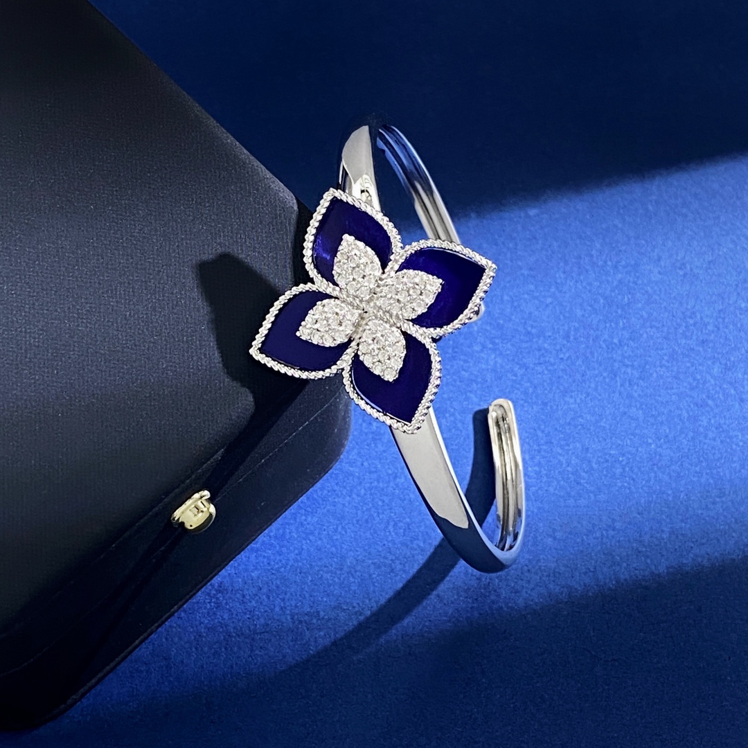 Roberto Coin Four-Carb Bracelets: C-Shaped Silver with Gold Roses. - 图片 7