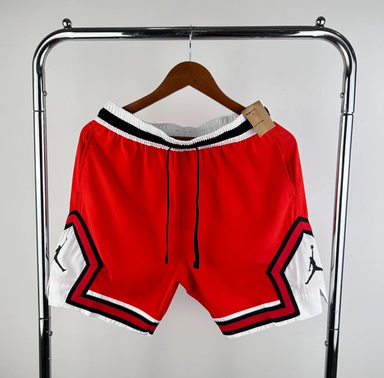 Air Jordan Flight Basketball Gym Shorts in Red with Dri-Fit Technology - 图片 1
