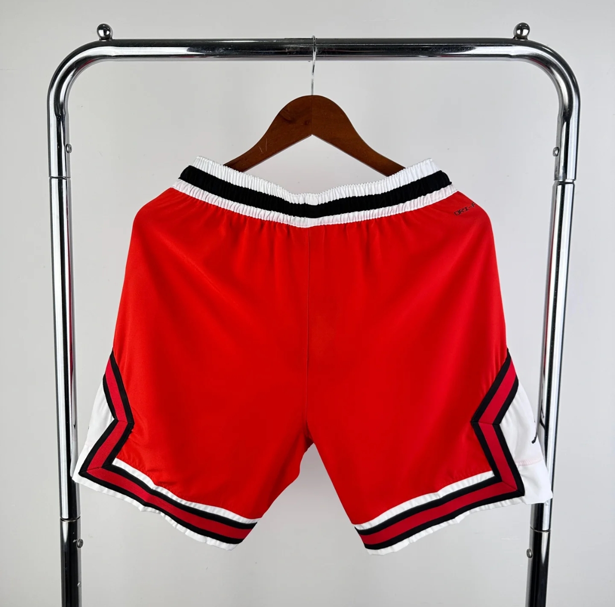 Air Jordan Flight Basketball Gym Shorts in Red with Dri-Fit Technology - 图片 2