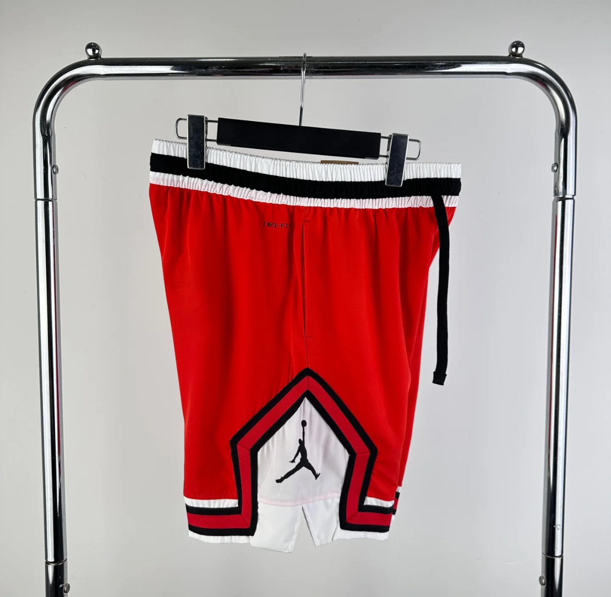 Air Jordan Flight Basketball Gym Shorts in Red with Dri-Fit Technology - 图片 3