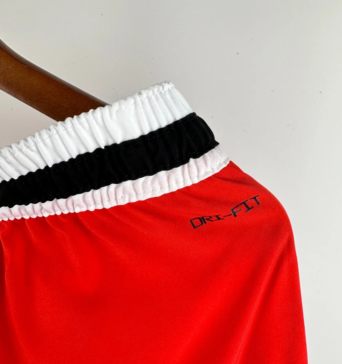 Air Jordan Flight Basketball Gym Shorts in Red with Dri-Fit Technology - 图片 5