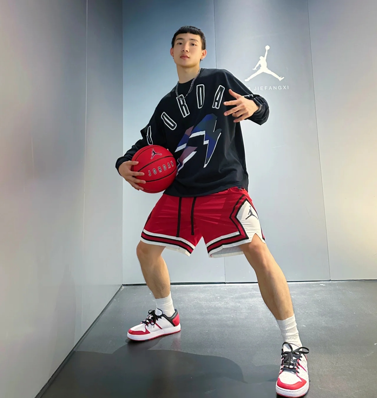 Air Jordan Flight Basketball Gym Shorts in Red with Dri-Fit Technology - 图片 9