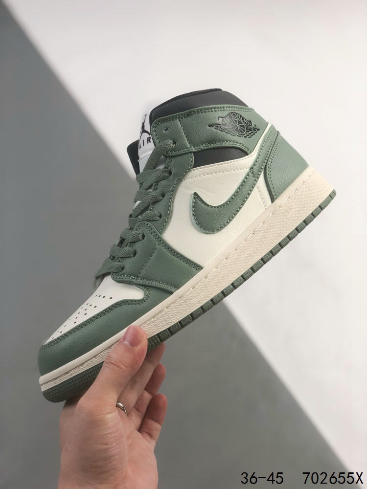 真标带半码！
耐克Nike Air Jordan 1 Mid“ AJ1 乔1代 乔丹一代 中高帮经典复古文化休闲运动篮球鞋
尺码：36 36.5 37.5 38 38.5 39 40 40.5 41 42 42.5 43 44 44.5 45 46
ID：702655X