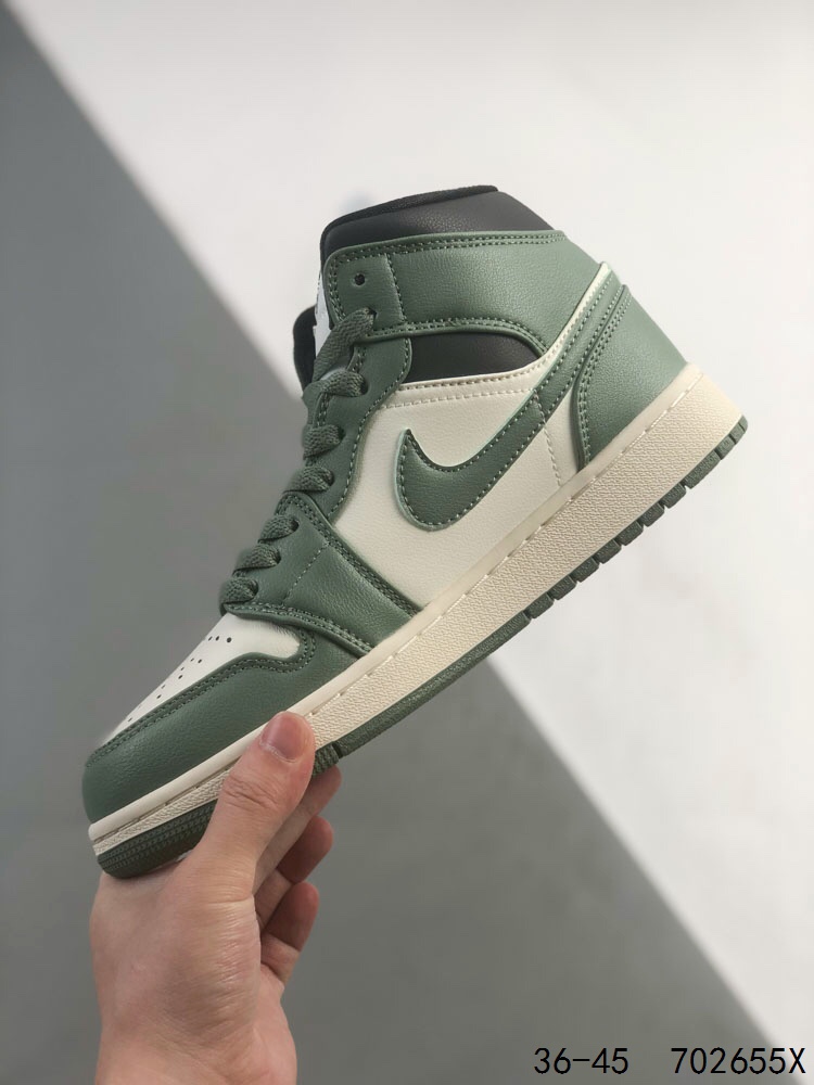 真标带半码！
耐克Nike Air Jordan 1 Mid“ AJ1 乔1代 乔丹一代 中高帮经典复古文化休闲运动篮球鞋
尺码：36 36.5 37.5 38 38.5 39 40 40.5 41 42 42.5 43 44 44.5 45 46
ID：702655X