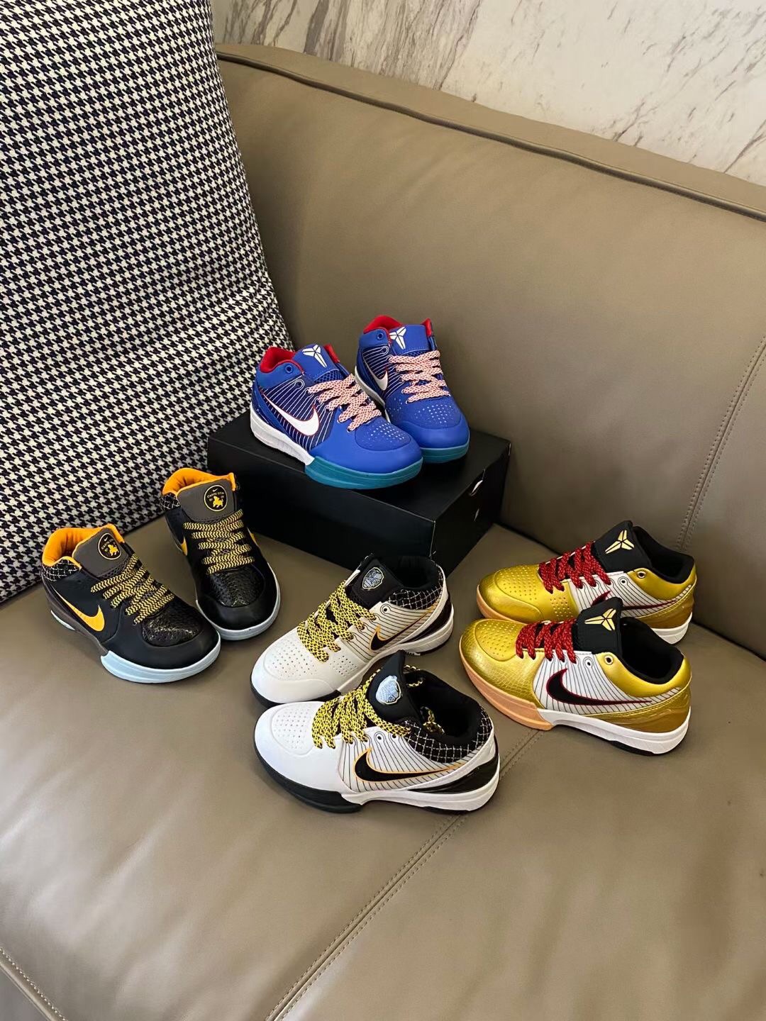 原图直出🌟 NK 科比4代儿童运动篮球鞋👟配色经典，脚感充实，包裹性强👍🏻弹跳效果好😜质感太棒了👏🏻是宝贝的最佳选择✅尺码30 31 32 33 34 35 36 37 38 39 40 41-选品中心