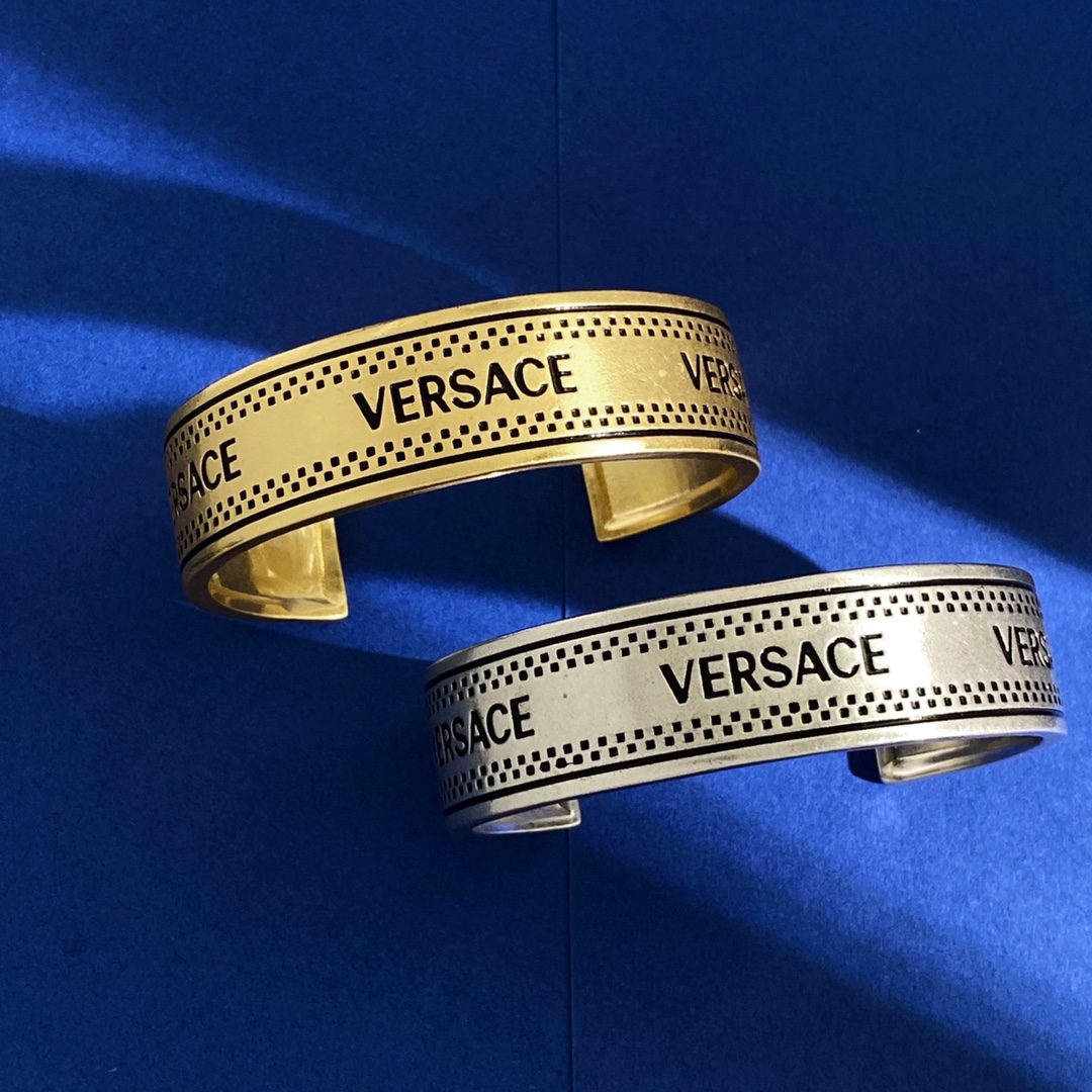 Versace Geometric Rectangular Bracelet and Earring Set Description - 图片 6